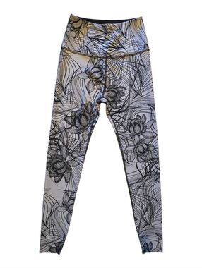 Beyond Yoga Reversible High Rise Leggings Size M Floral Black Yoga Pants NWOT